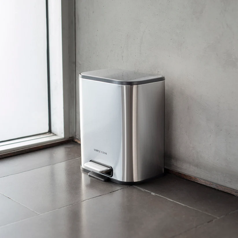 BASURERO 5L CON PEDAL MATE Y ANTI HUELLAS SIMPLE COOK - 3
