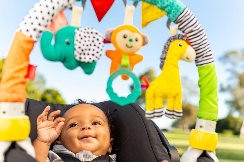 ARCO INFANTINO MÓVIL INTERACTIVO SENSORIAL BEBÉ COCHE MULTICOLOR - 4
