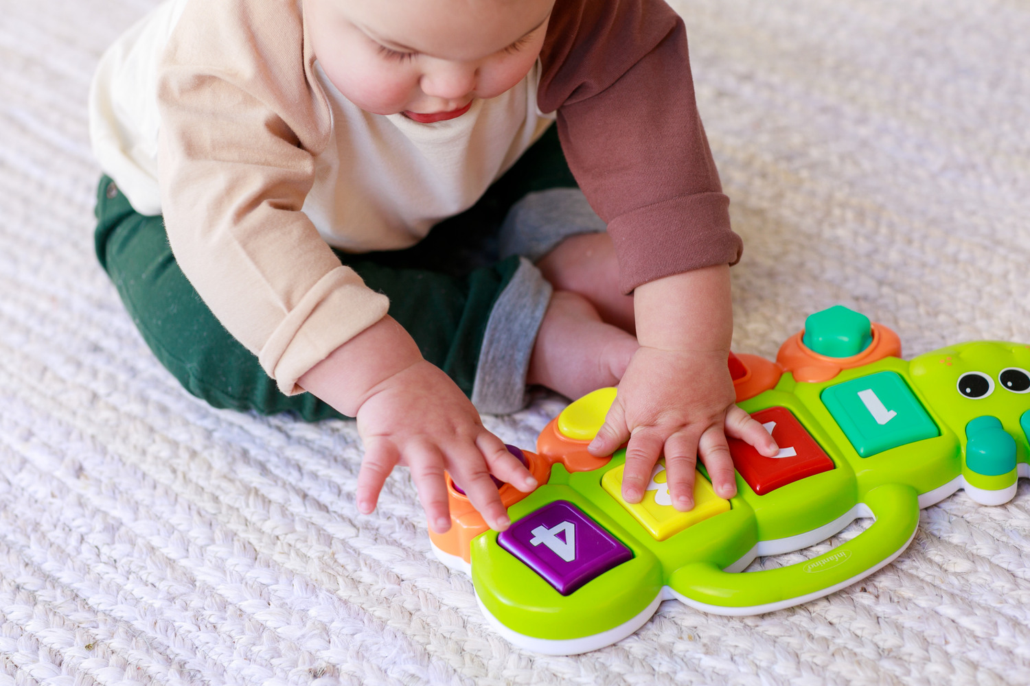 JUGUETE INTERACTIVO INFANTINO BEBÉ LUCES Y SONIDO BLANCO - 4