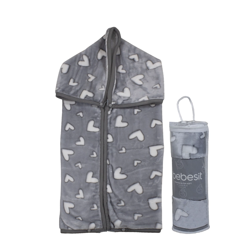SACO CON BROCHE ULTRA SOFT CORAZONES 80X110CM GRIS BEBESIT - 2