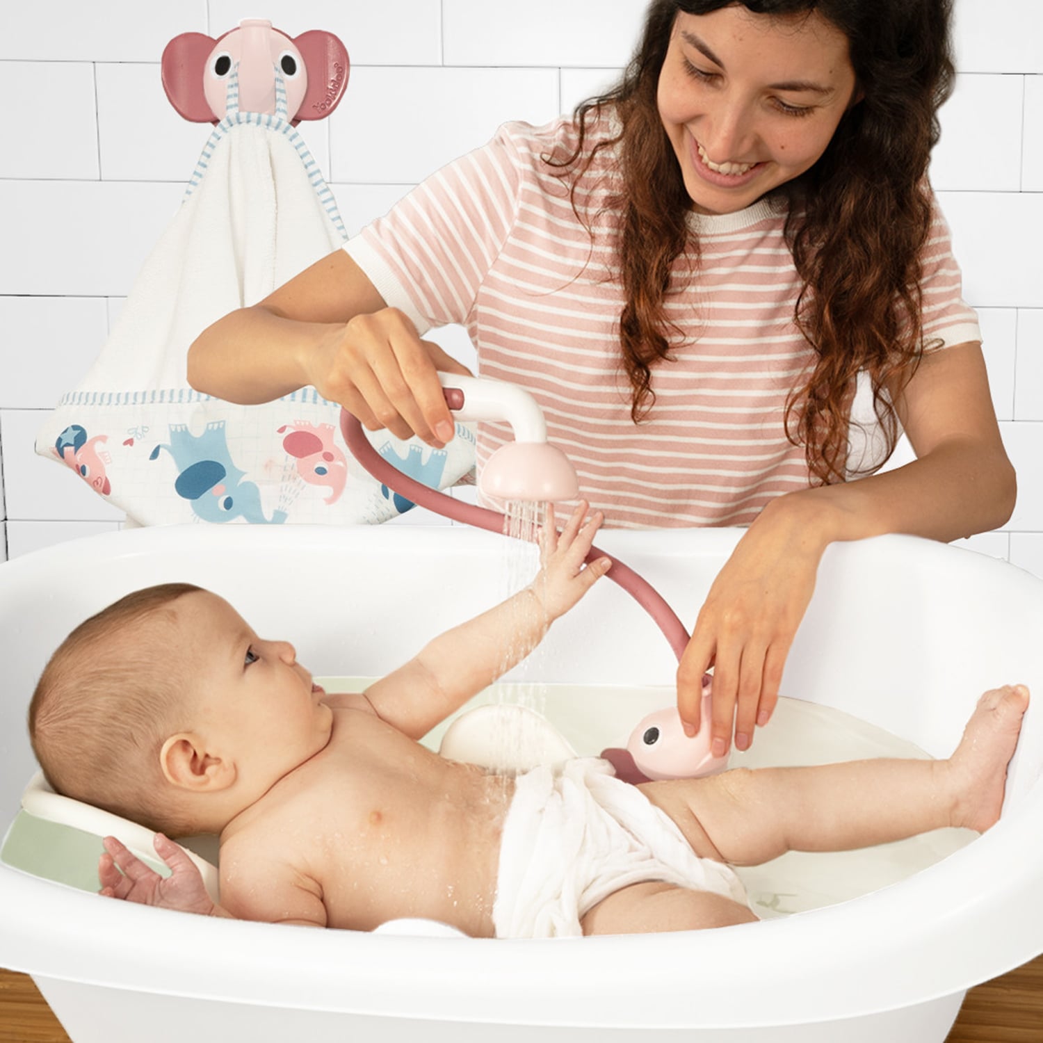 SET DE BAÑO DUCHA ELEFANTE Y TOALLA ROSA YOOKIDOO - 2