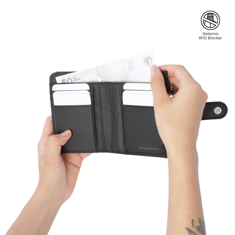 BILLETERA MUJER TEXTURE PEQUEÑA CON RFID BLOCKER NEGRA - 2
