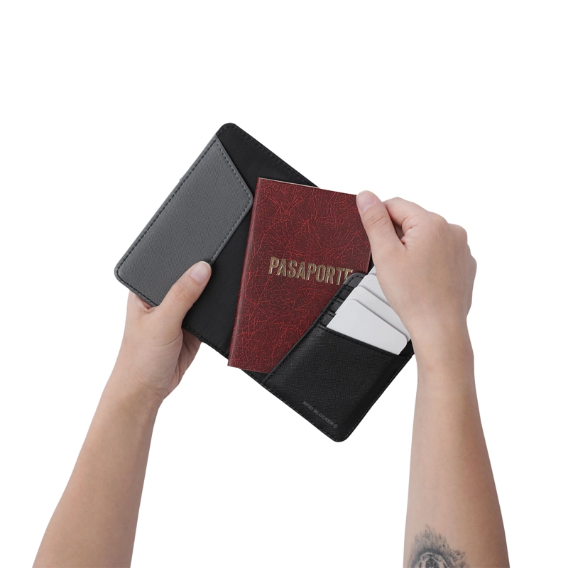 PORTAPASAPORTE ARON COLOR NEGRO/GRIS PEQUEÑO - 2