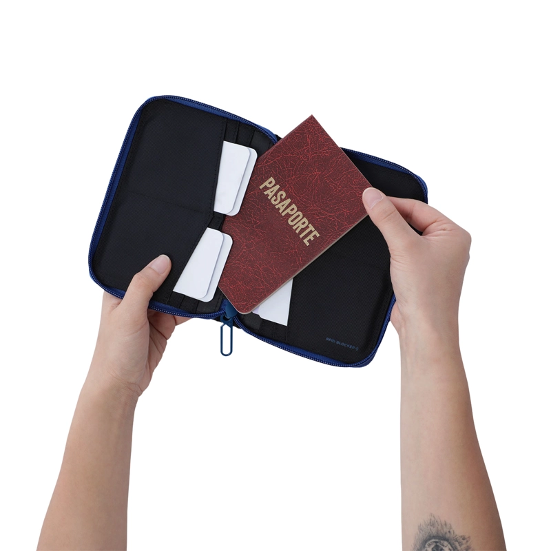 PORTAPASAPORTE ASTURI COLOR NEGRO/AZUL PEQUEÑO - 2