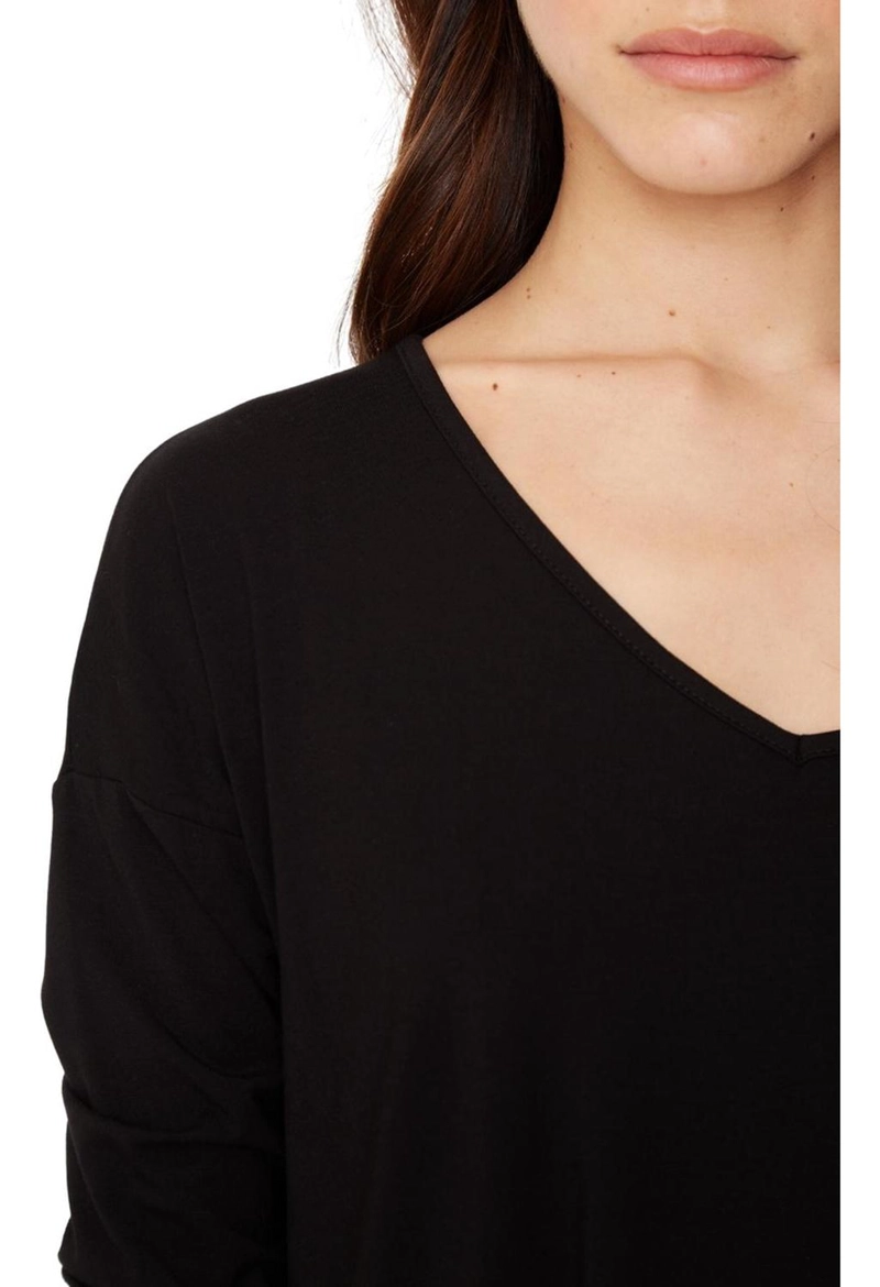 POLERA ALANA EN V EN COLOR NEGRO JACINTA TIENDA - 5