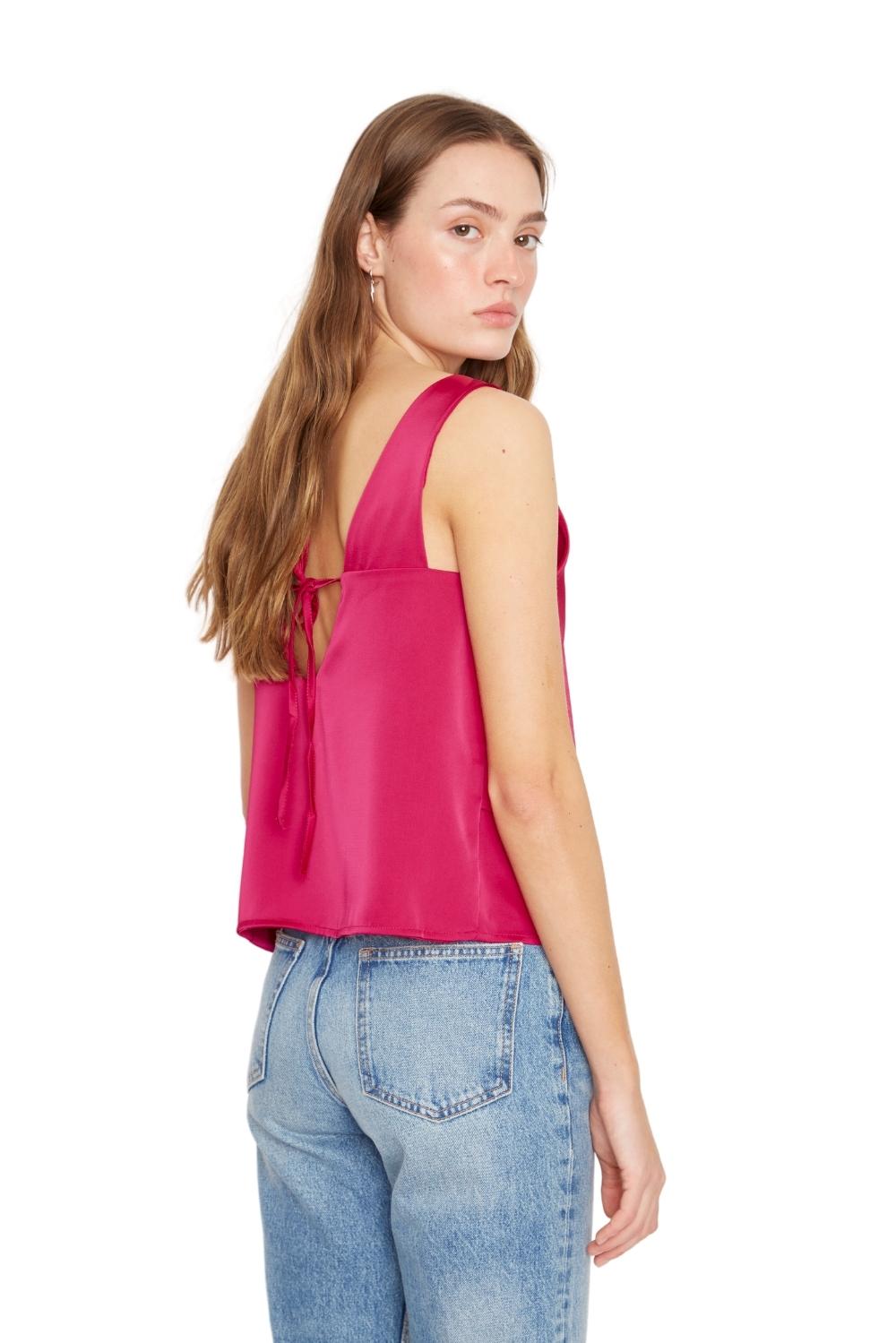 POLERA SARA SIN MANGAS SATIN FUCSIA - 4