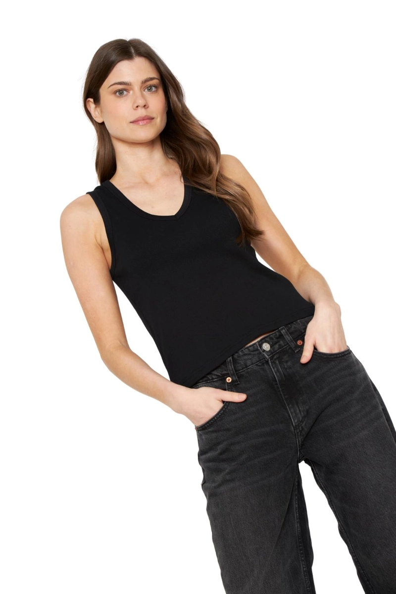 POLERA MAE CUELLO EN V NEGRA JACINTA TIENDA - 3