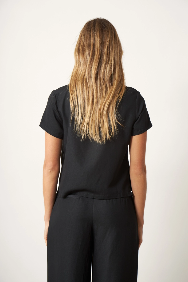 POLERA ADA NEGRA JACINTA TIENDA - 6