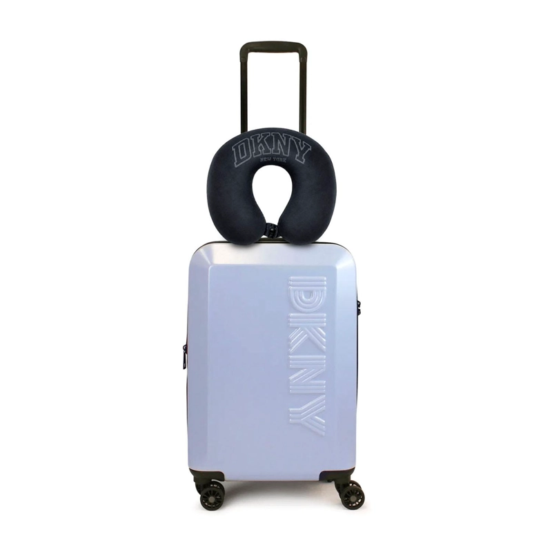 PACK MALETA CABINA 10KG DKNY BEVELED CELESTE + ALMOHADA DE VIAJE VARSITY NEGRA - 1