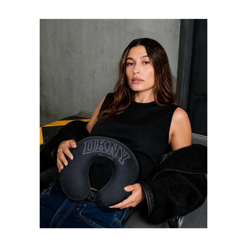 PACK 2 MALETA S+L CITY SCAPE + ALMOHADA DE VIAJE VARSITY DKNY - 2