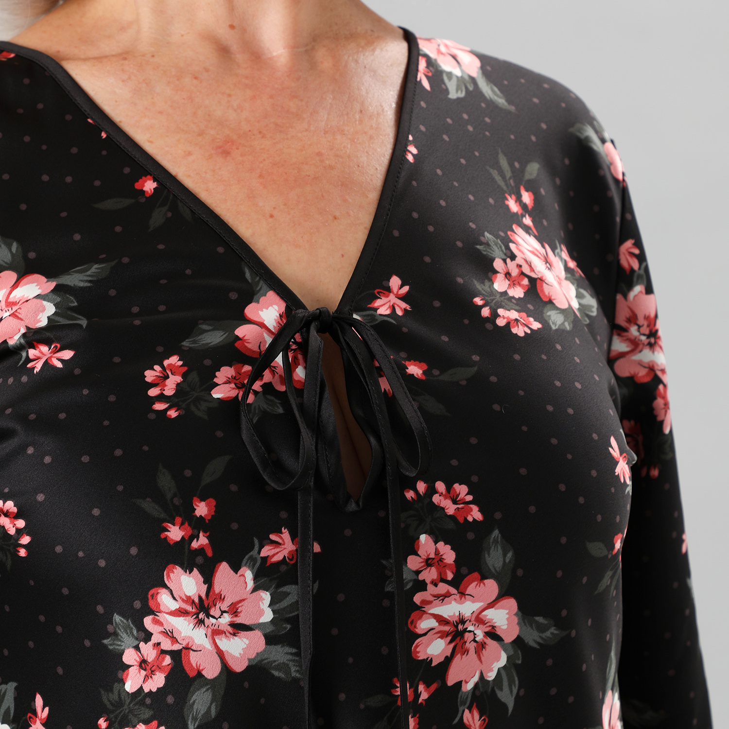 CAMISOLA MUJER FLORES NEGRO 33240 AMARRA SATIN PRINT M/LARGA - 2