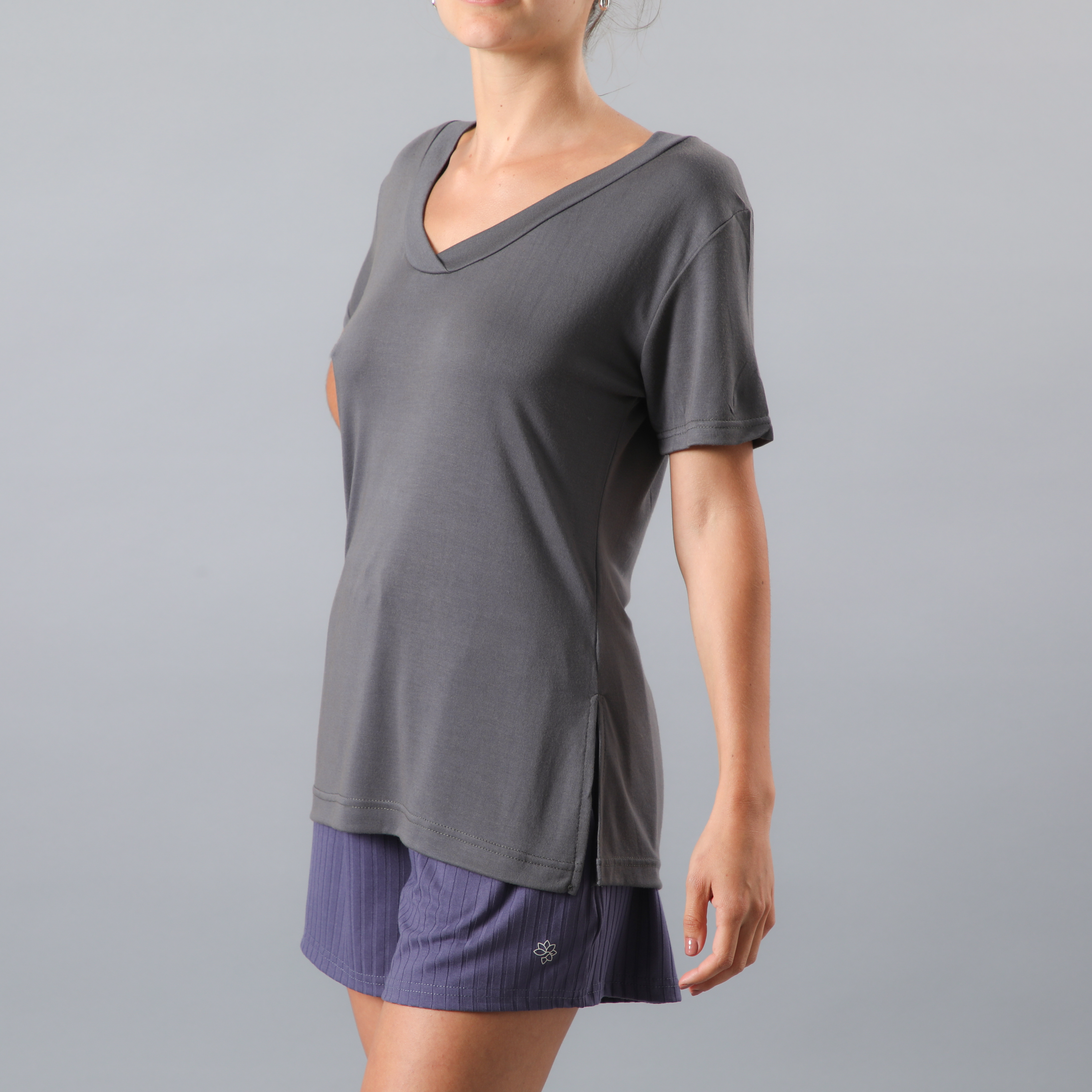 POLERA ESCOTE V MUJER PLATEADO - 1