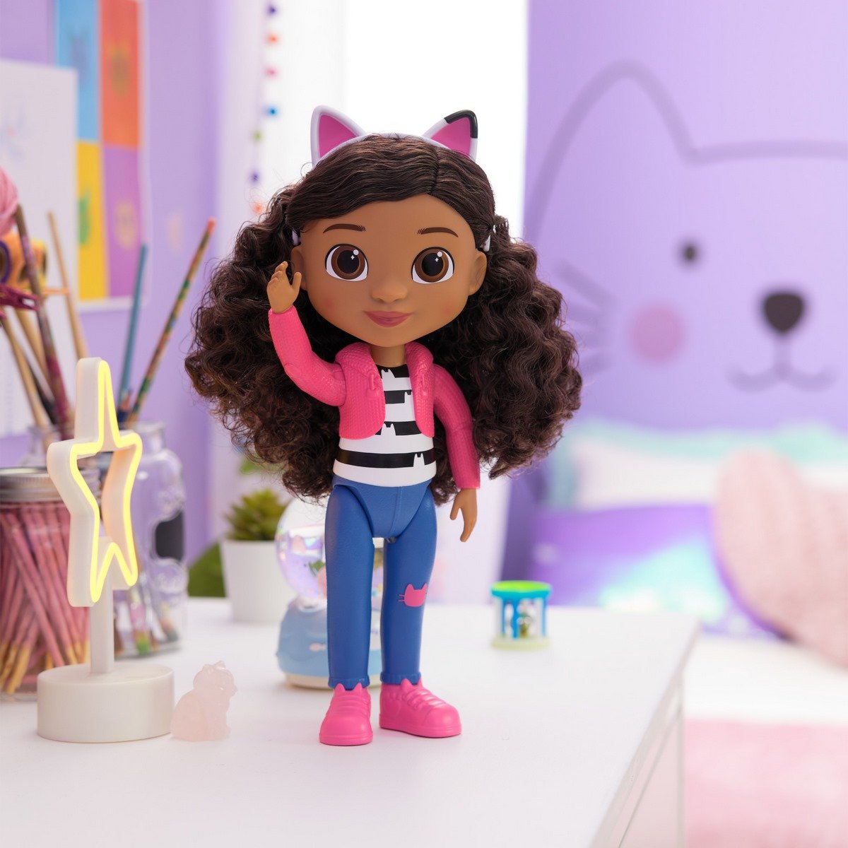 MUÑECA GABBYS DOLLHOUSE 30 CM CON CINTILLO DE GATO - 6