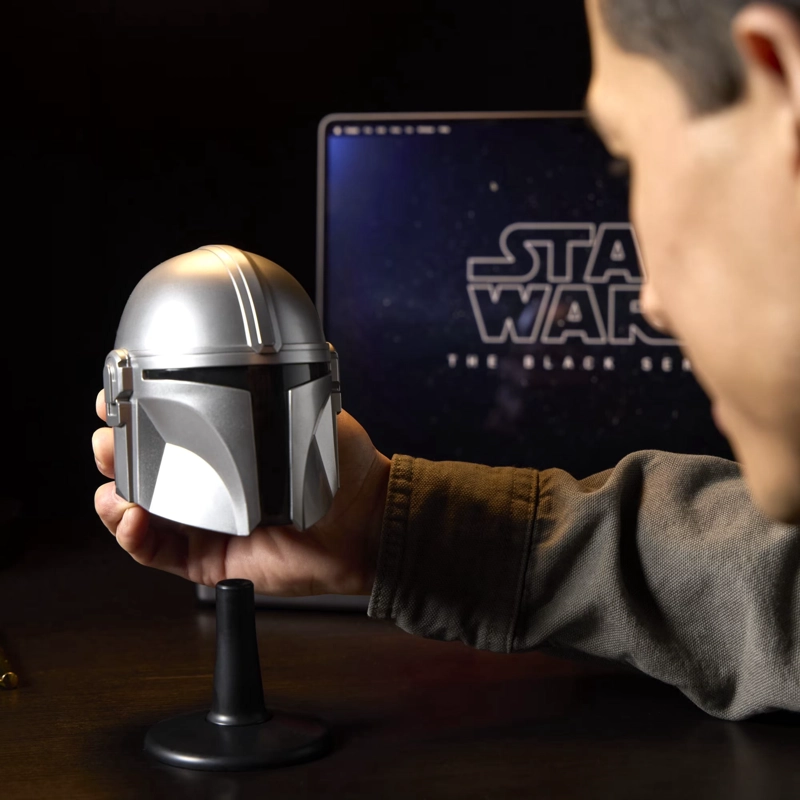 STAR WARS CASCO COLECCIONABLE MANDALORIAN PEQUEÑO - 3
