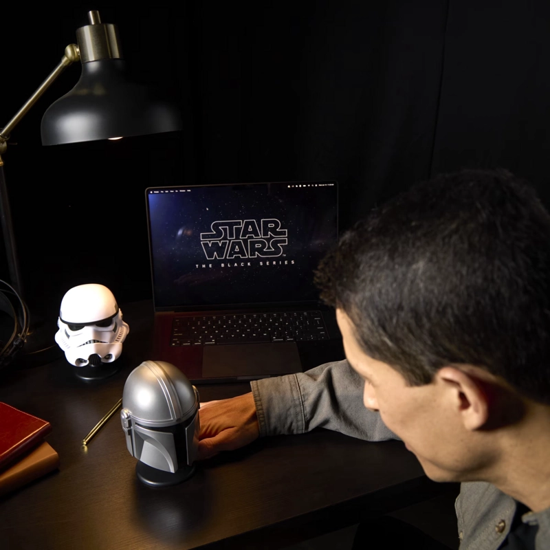 STAR WARS CASCO COLECCIONABLE MANDALORIAN PEQUEÑO - 9