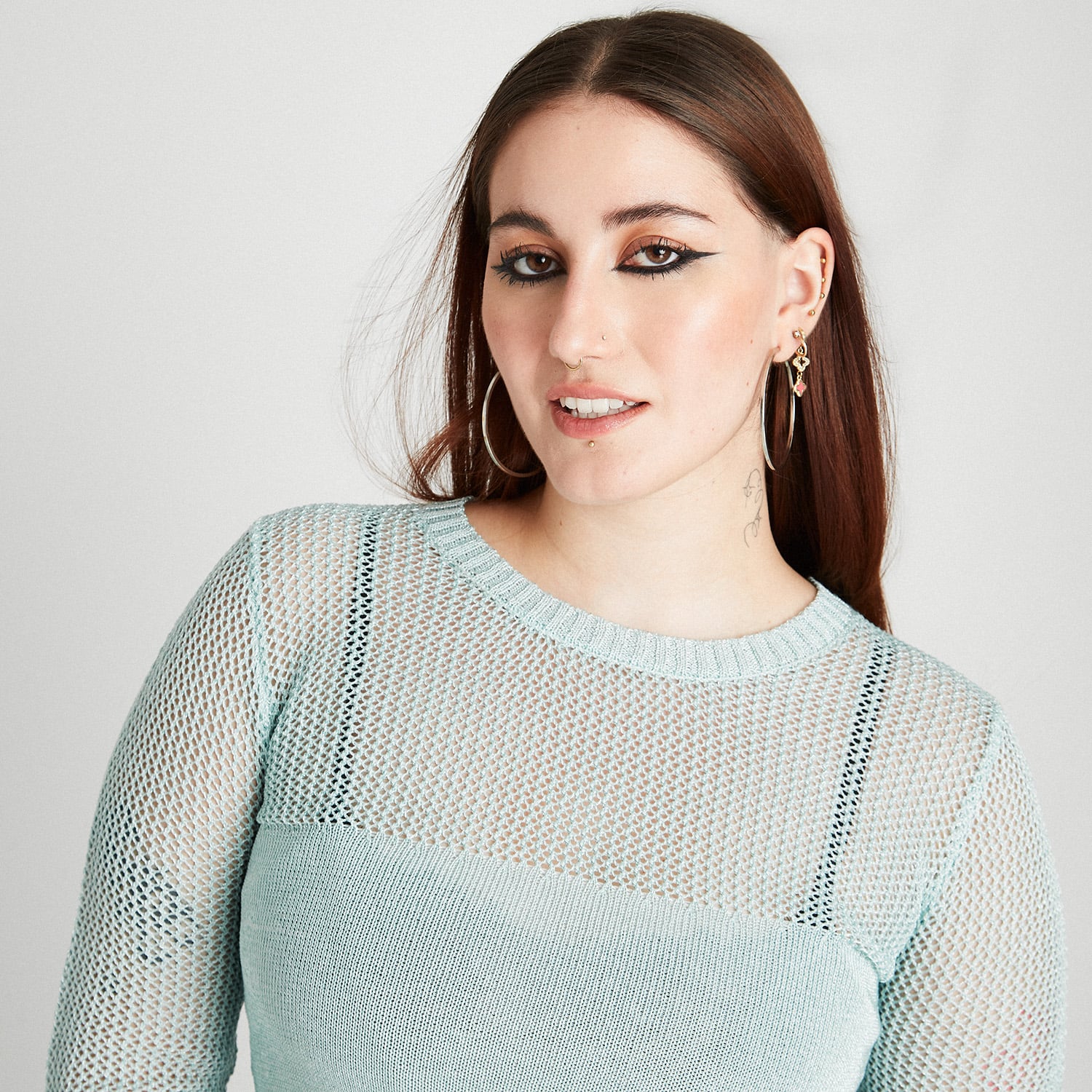 SWEATER CALADO DE LUREX CON ABERTURA EN ESPALDA CELESTE - 3