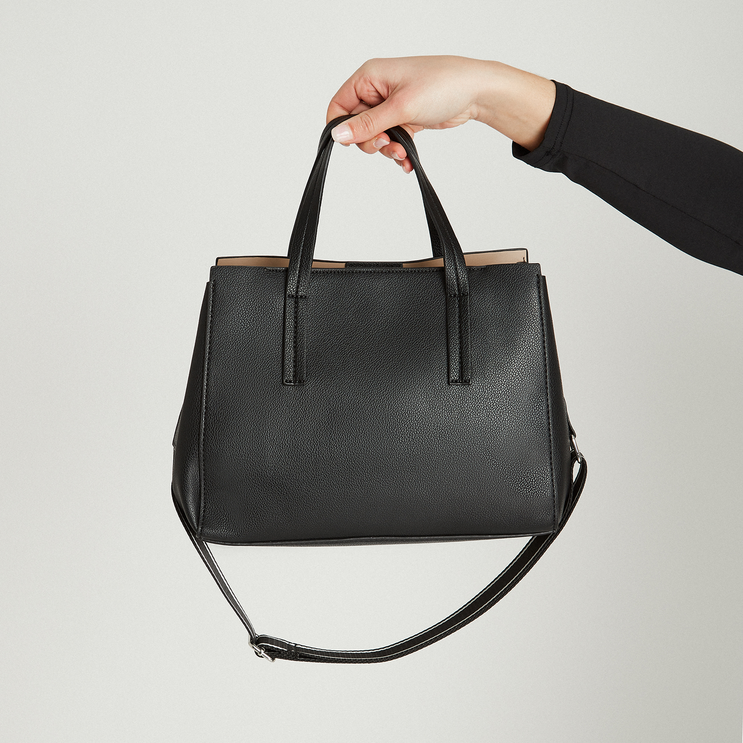 CARTERA NEGRA DE PU CON TIRANTE - 2