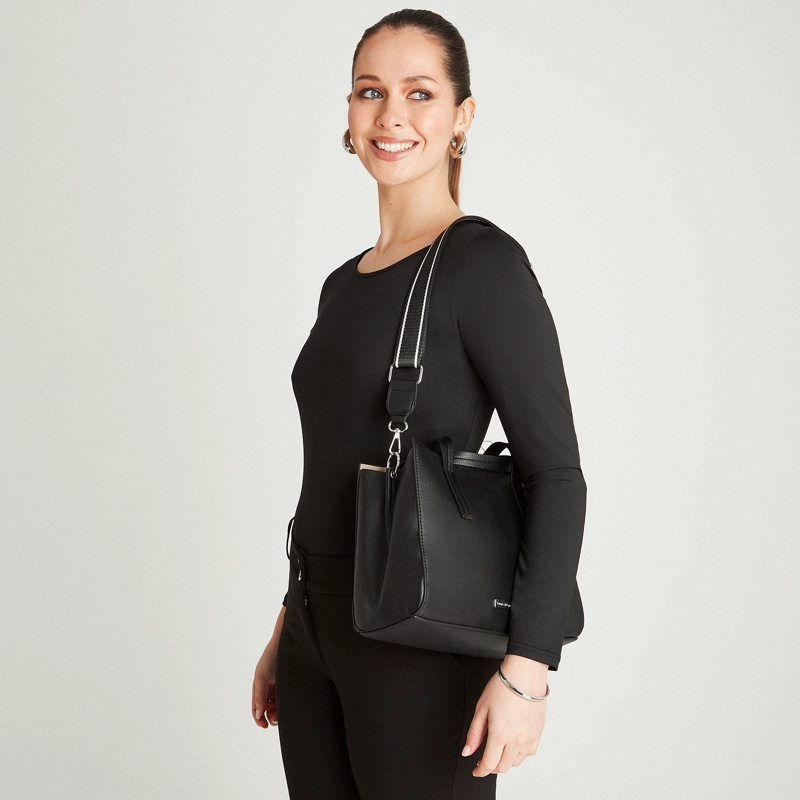 CARTERA NEGRA DE PU CON TIRANTE - 4