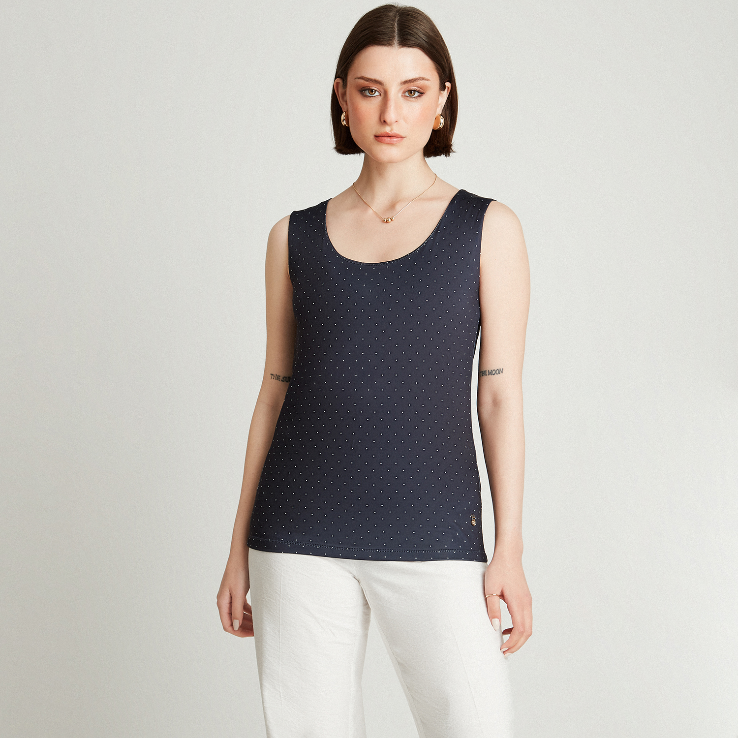 POLERA SIN MANGAS AZUL ESTAMPADO LUNARES - 1