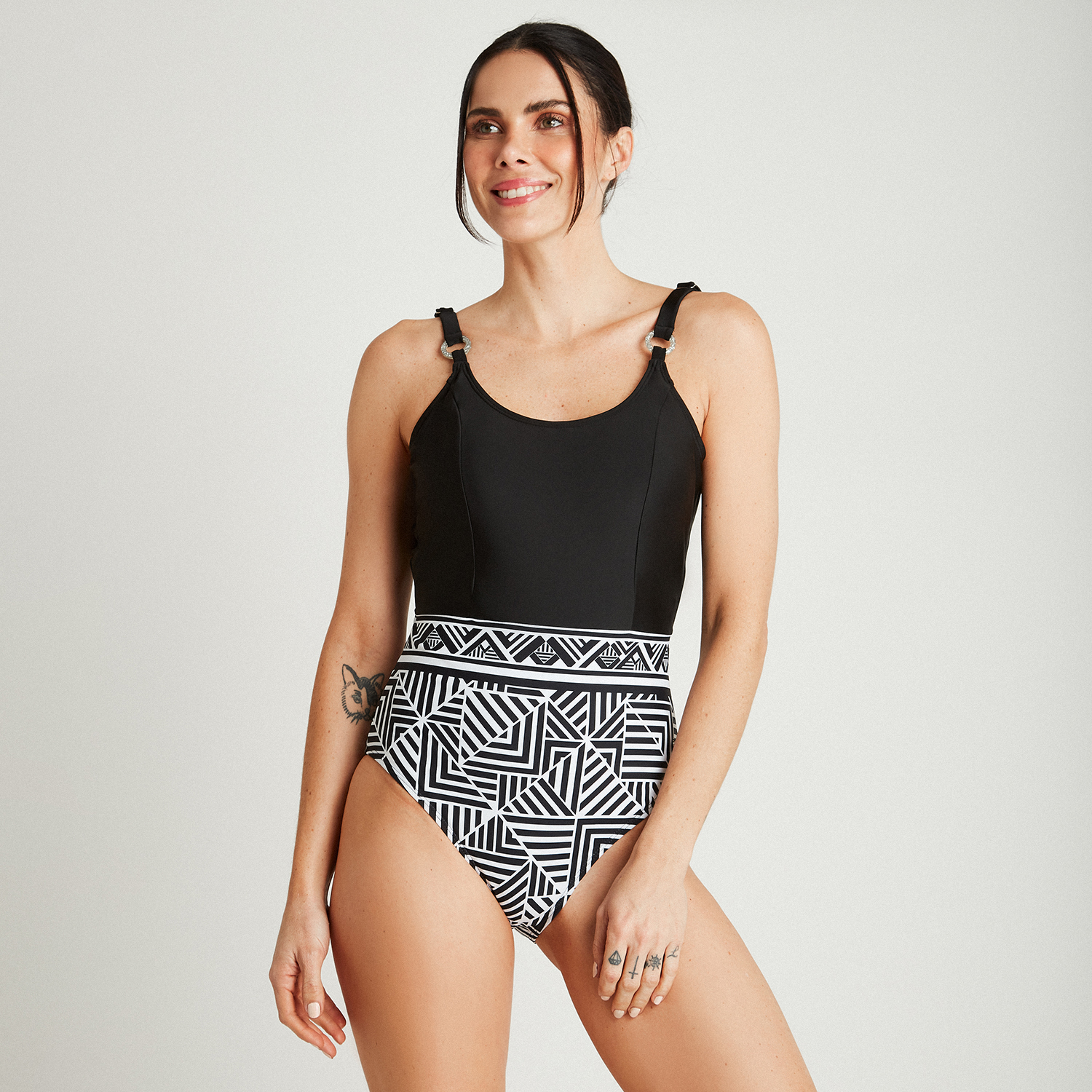 TRAJE DE BAÑO 1 PIEZA CON TRANSPARENCIA EN CINTURA EN COLOR NEGRO - 7