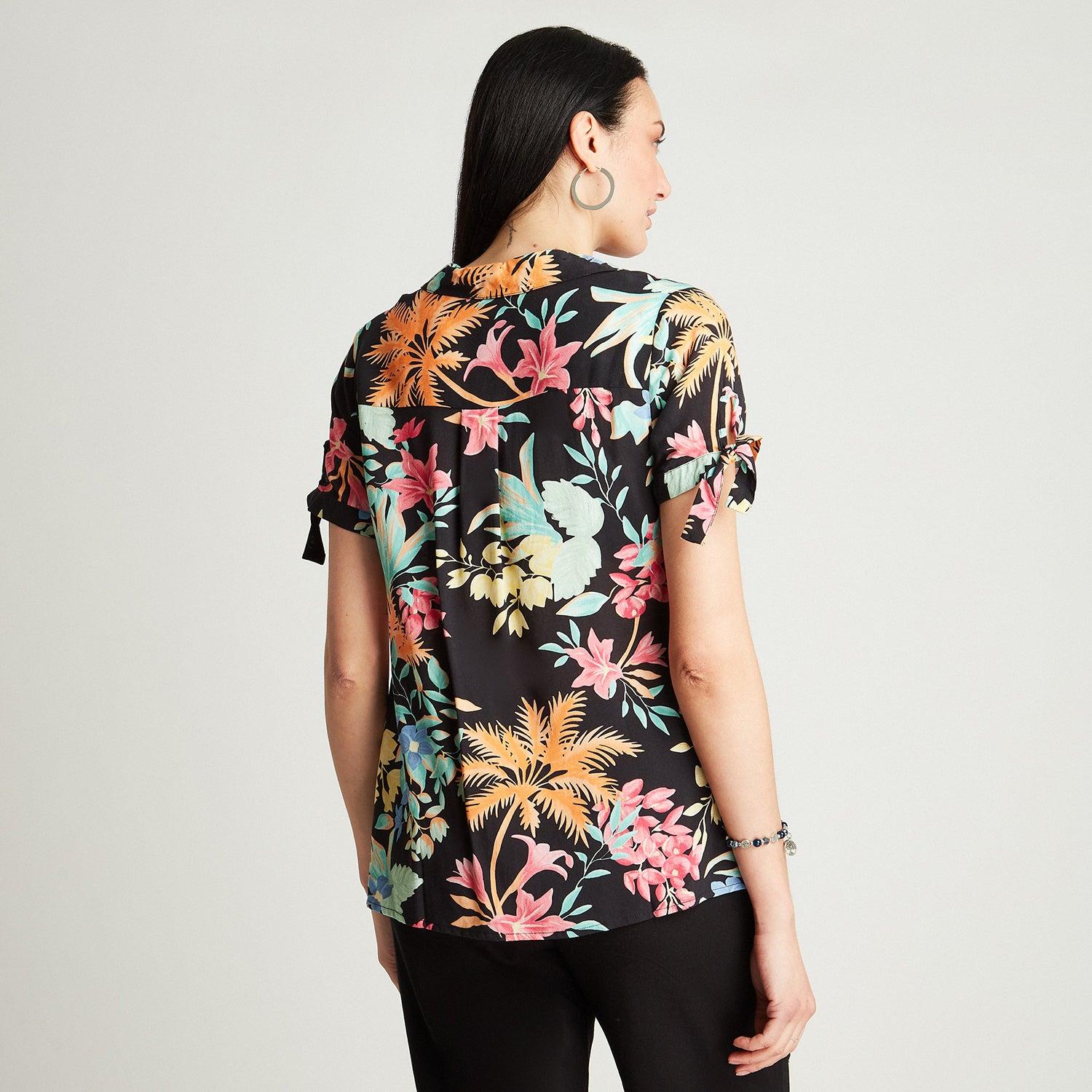 BLUSA EN COLOR NEGRO MANGA CORTA ESTAMPADO CUELLO CAMISERO - 2