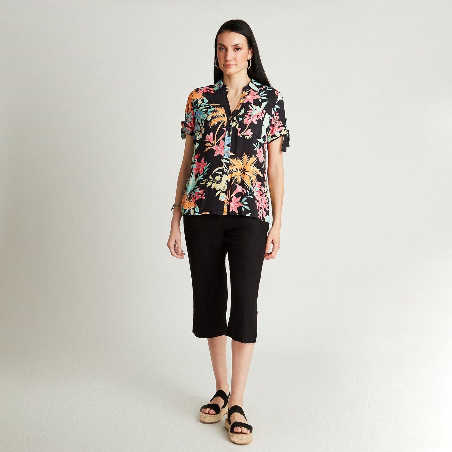 BLUSA EN COLOR NEGRO MANGA CORTA ESTAMPADO CUELLO CAMISERO - 4