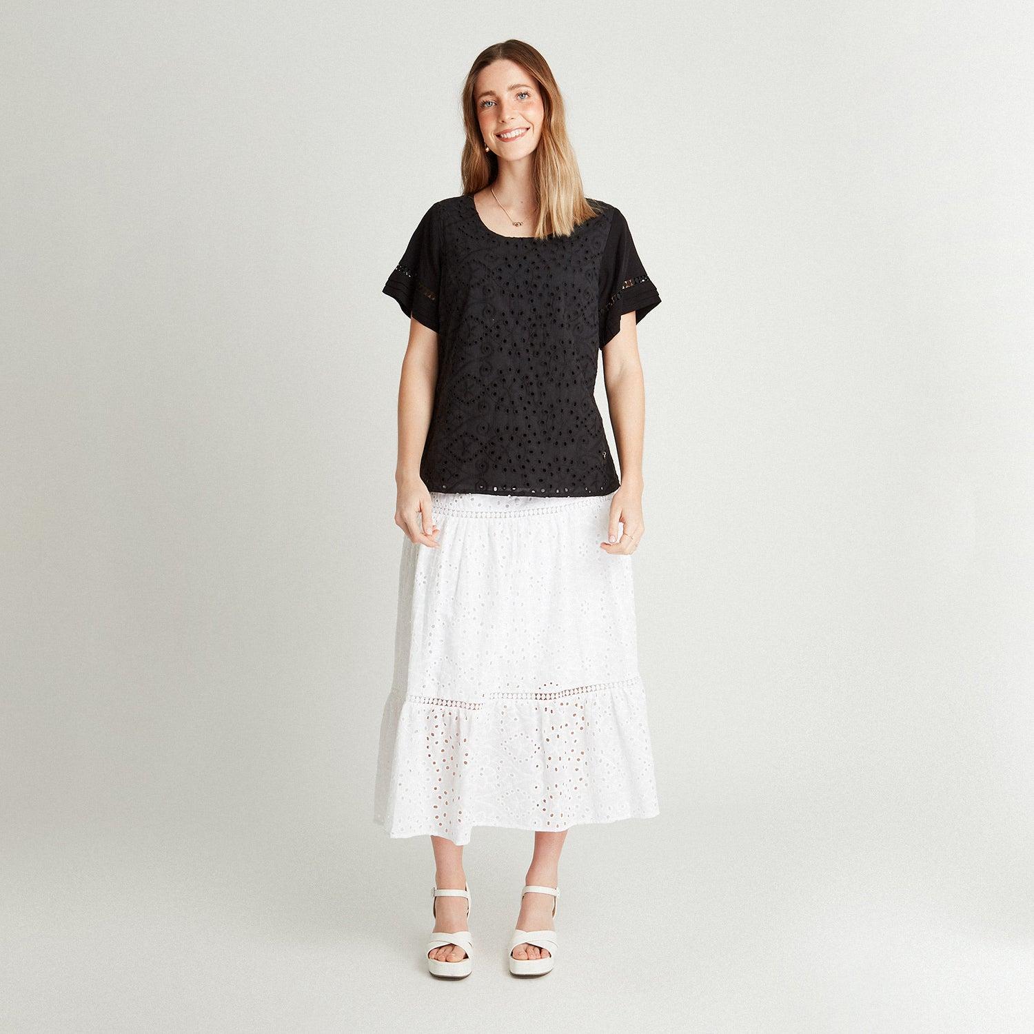 BLUSA EN COLOR NEGRO CUELLO REDONDO - 4