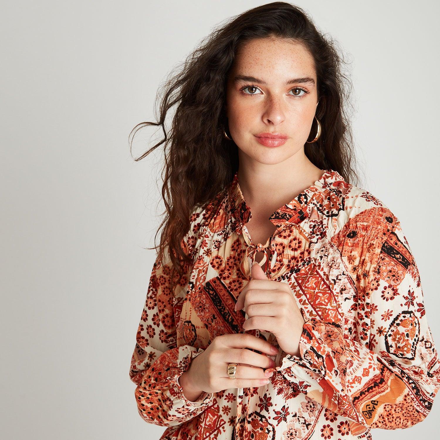 BLUSA CON LUREX Y AMARRA EN ESCOTE TERRACOTA - 3