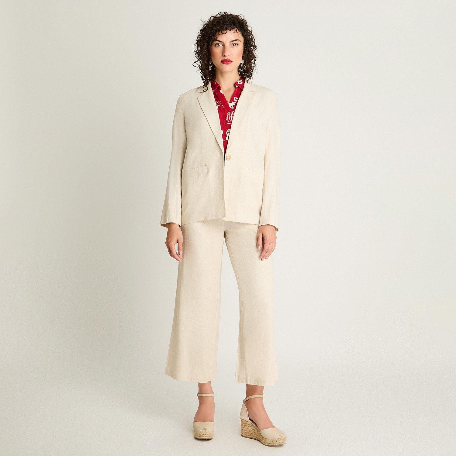 BLAZER MANGA LARGA LINO MUJER CURVI BEIGE BOTONES MADERA - 4
