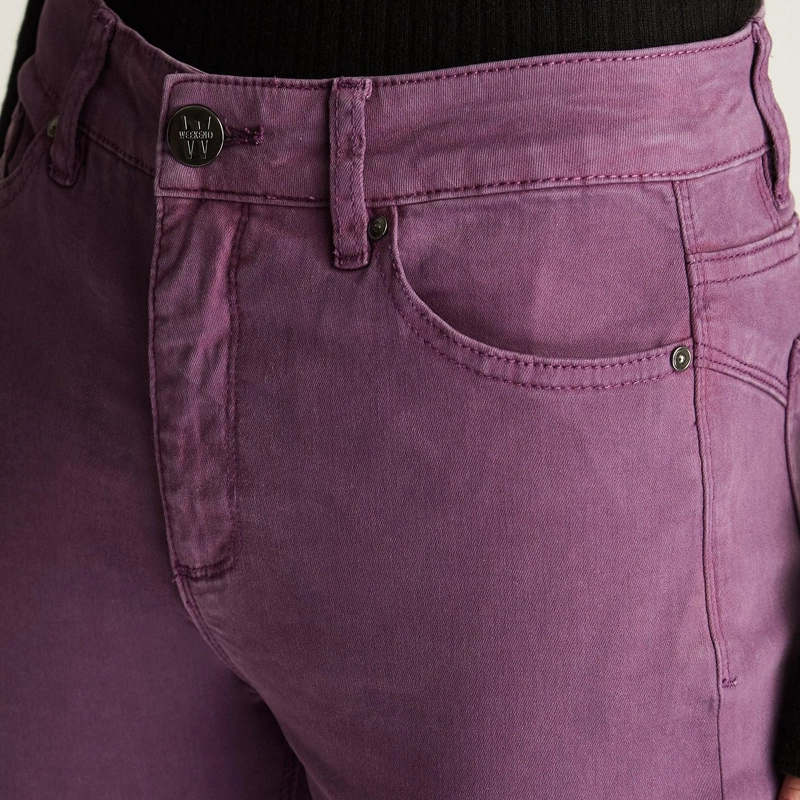 JEANS RECTO 5 BOLSILLOS COLOR MORADO - 3