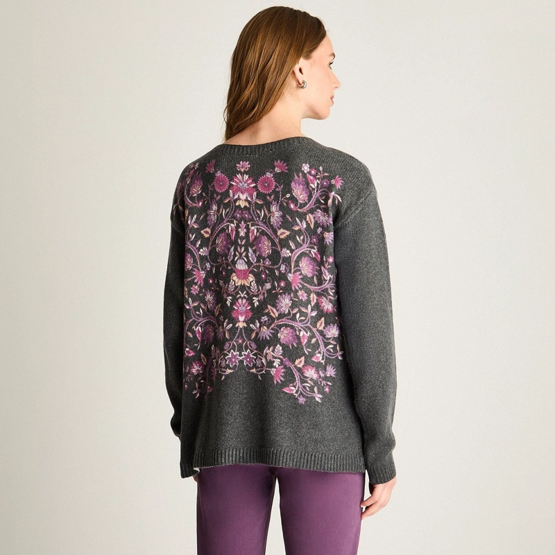 SWEATER GRIS OSCURO FOCAL PRINT - 2
