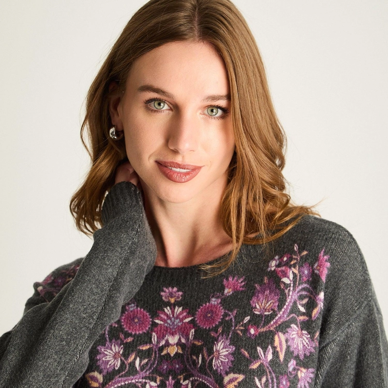 SWEATER GRIS OSCURO FOCAL PRINT - 3