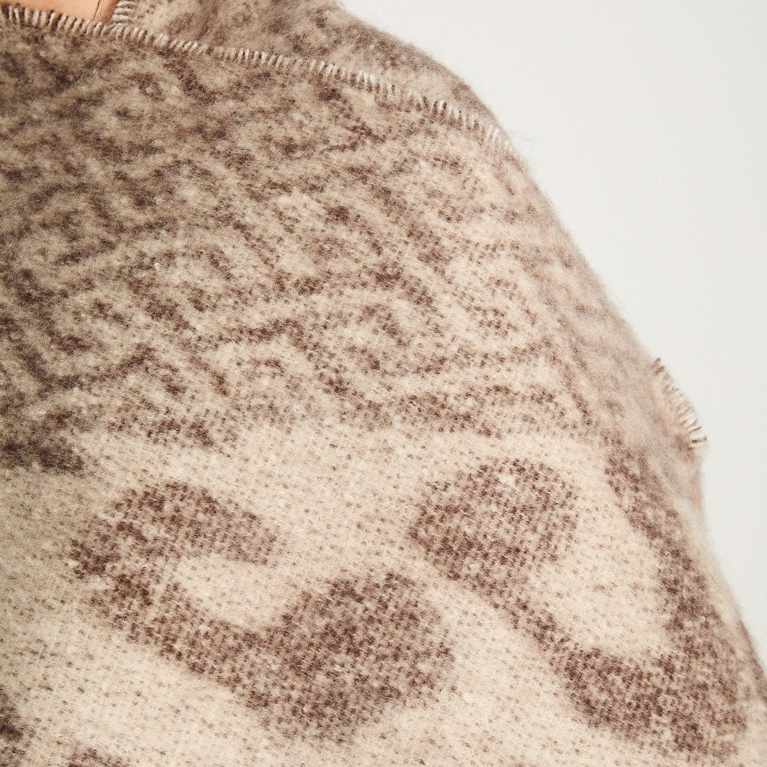 BUFANDA TEJIDA ANIMAL PRINT BEIGE - 3