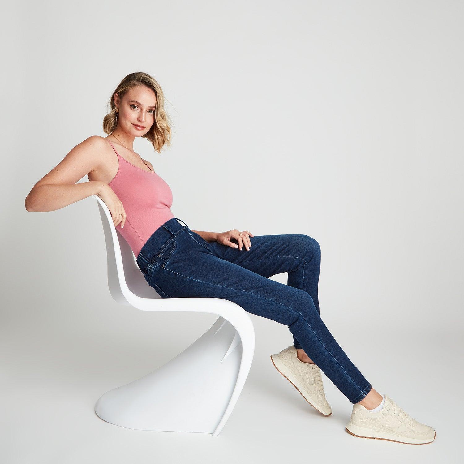 JEANS CALZA AZUL OSCURO CON PRETINA ALTA - 3