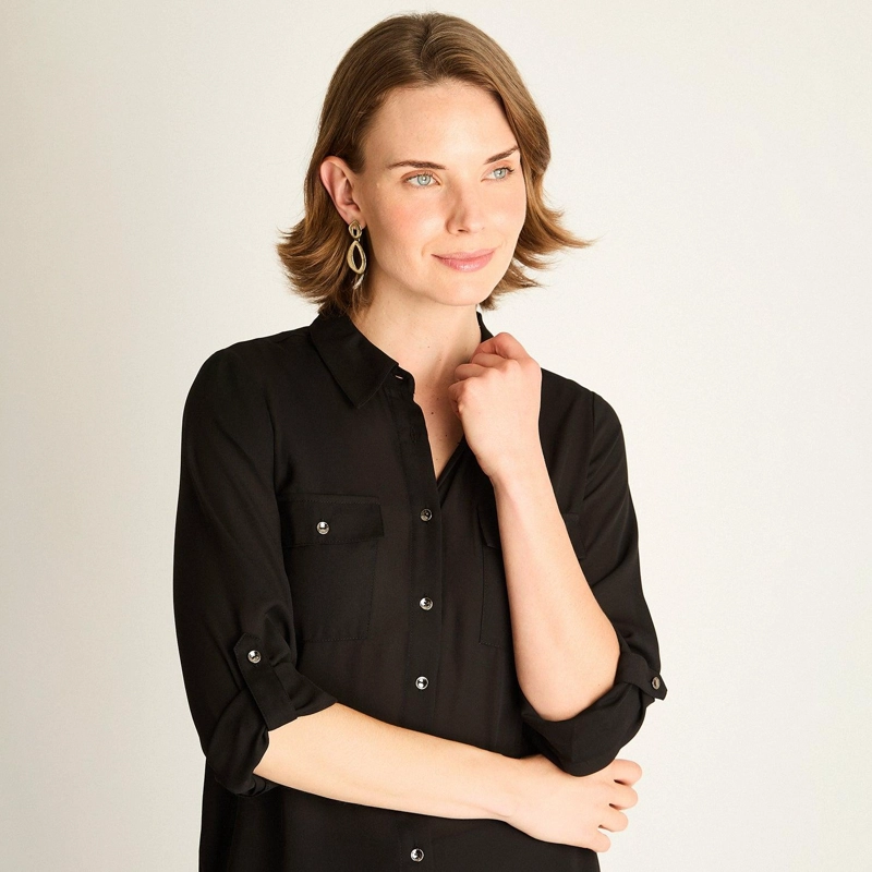 BLUSA NEGRA CON BOLSILLOS Y ROLL-UP - 3