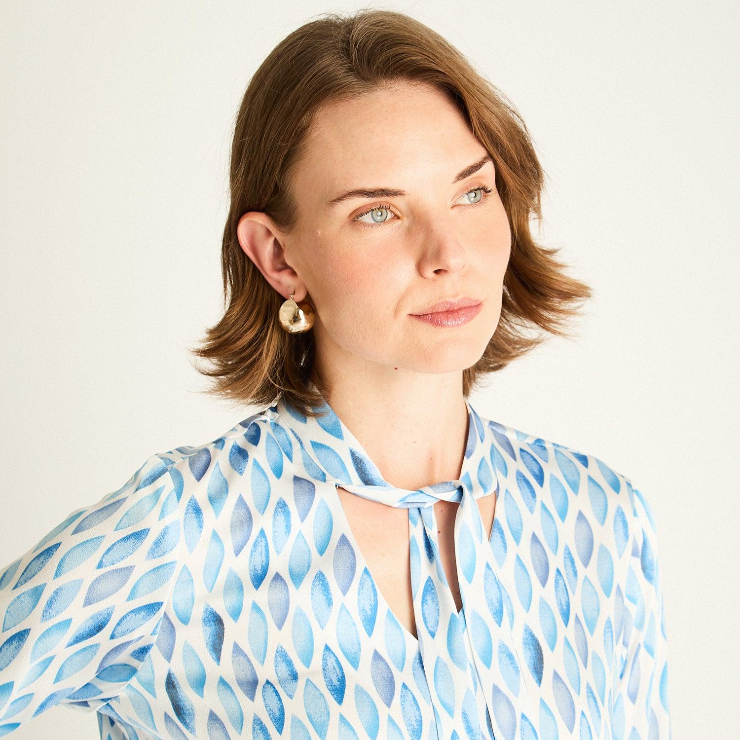 BLUSA CELESTE CON ESTAMPADO GEOME TRICO - 3