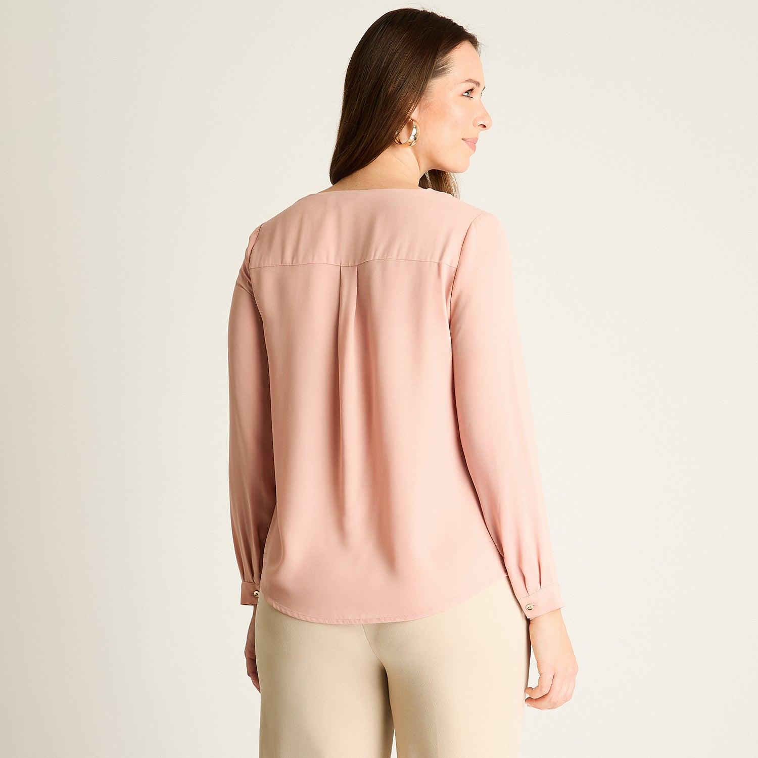 BLUSA ROSADA CON ESCOTE V - 2