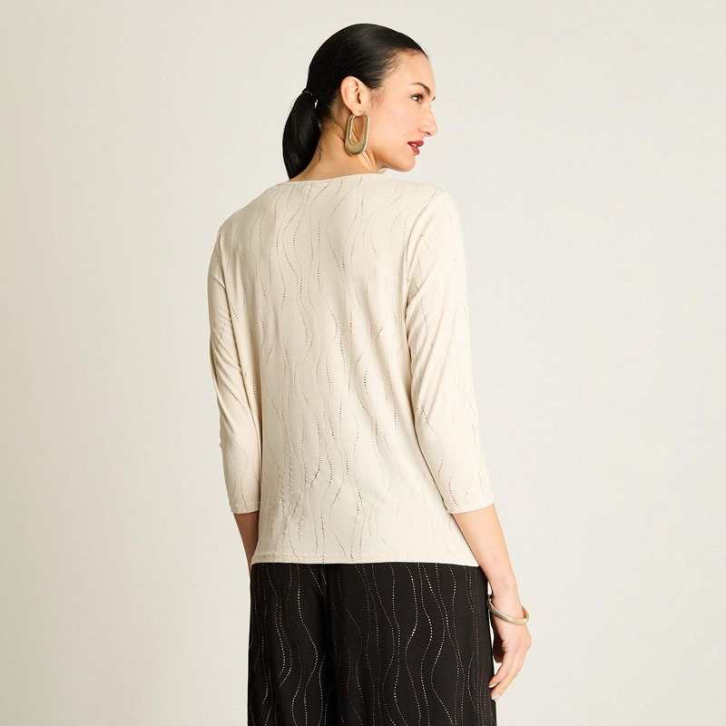 POLERA BEIGE CON BRILLO ONDULADO - 2