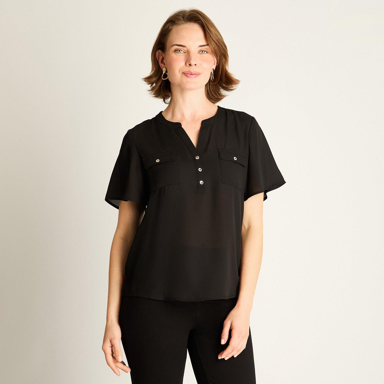 BLUSA NEGRA CON BOLSILLOS FRONTALES - 1