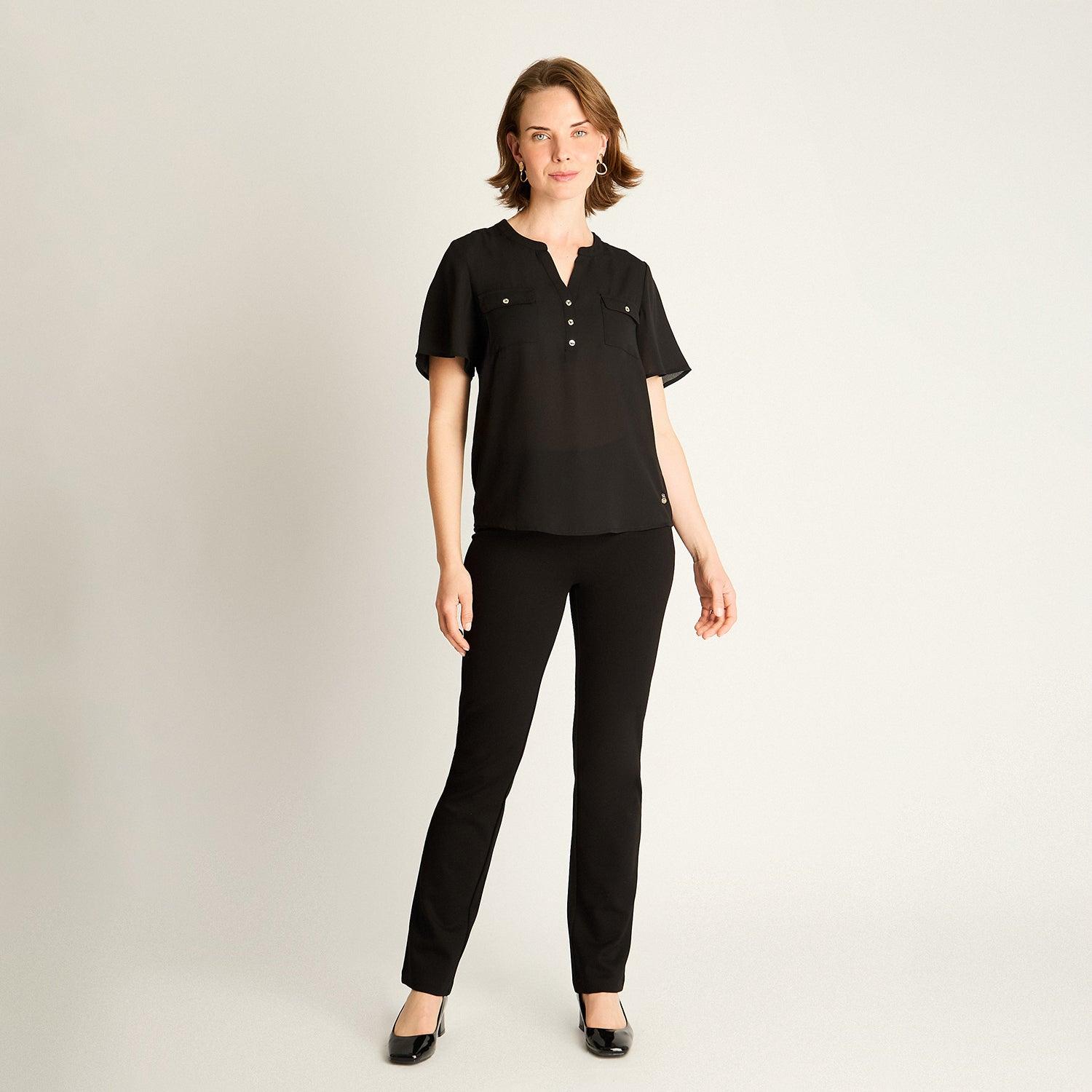 BLUSA NEGRA CON BOLSILLOS FRONTALES - 4