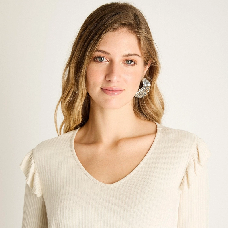 POLERA BEIGE CON VOLANTES - 3