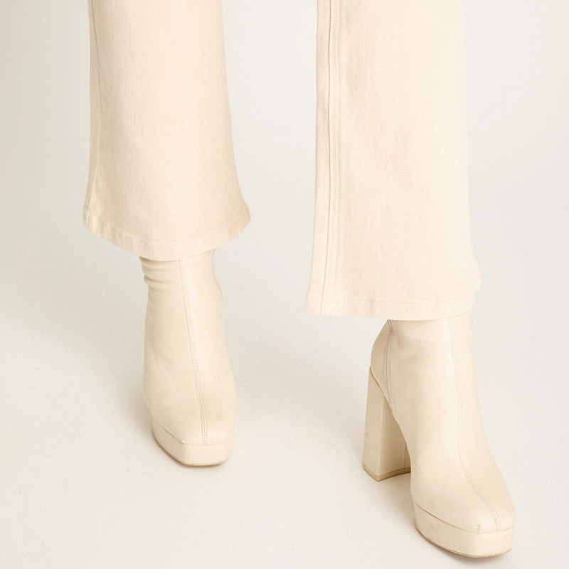 JEANS BEIGE FLARE ELASTICIDAD MEDIA CALCE AJUSTADO - 3