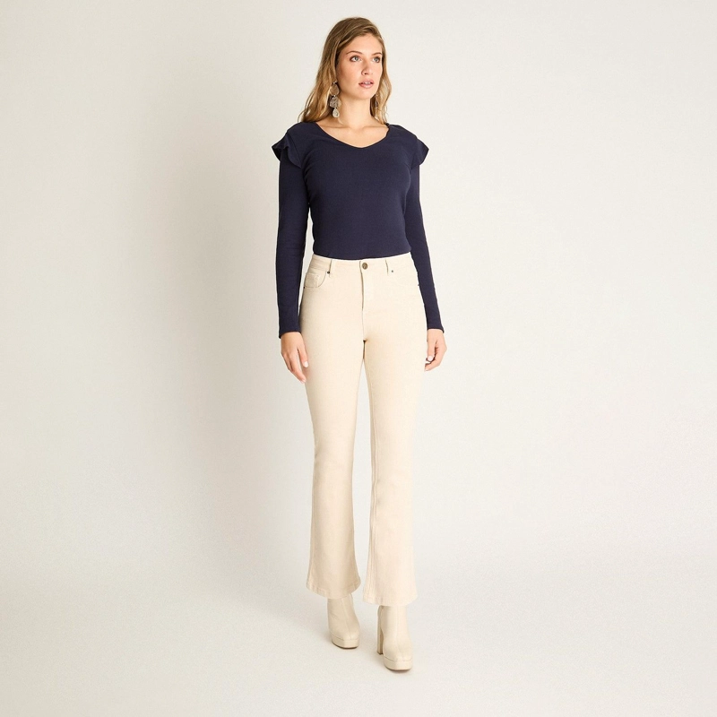 JEANS BEIGE FLARE ELASTICIDAD MEDIA CALCE AJUSTADO - 4