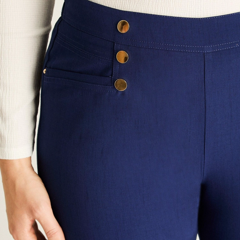 PANTALON SPORT AZUL CON BOTONES DECORATIVOS - 2