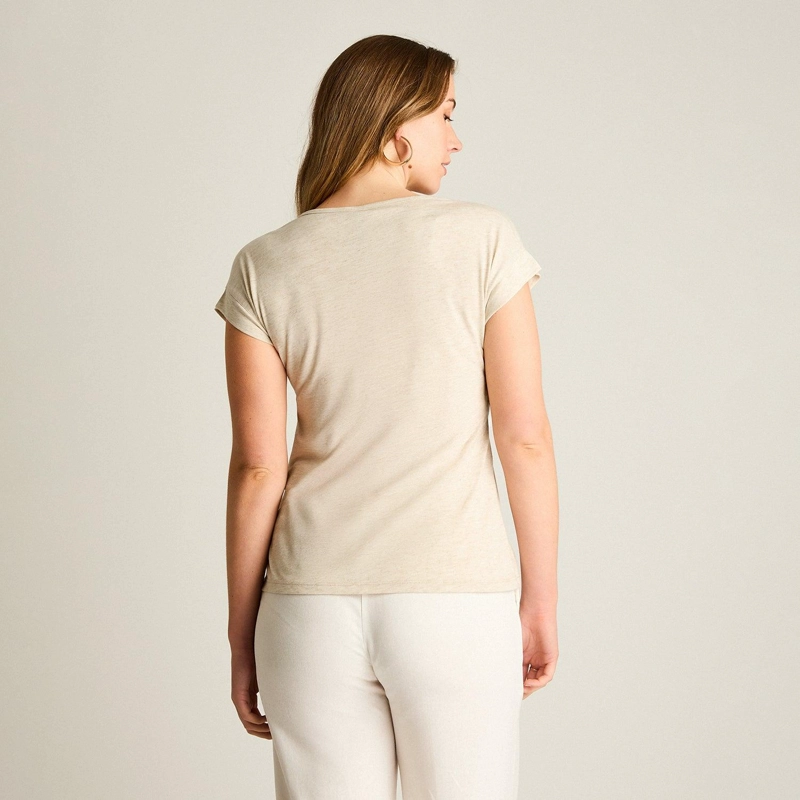 POLERA BEIGE TEJIDA CON DETALLE BRILLANTE - 2