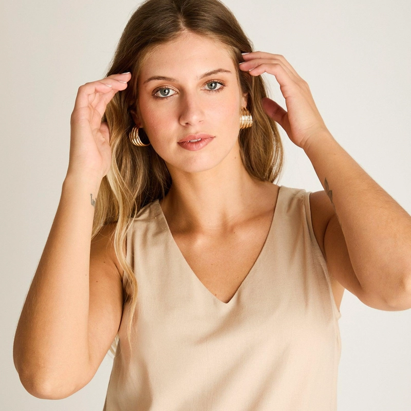BLUSA BEIGE SIN MANGAS NO ELASTICADO CALCE NORMAL - 3