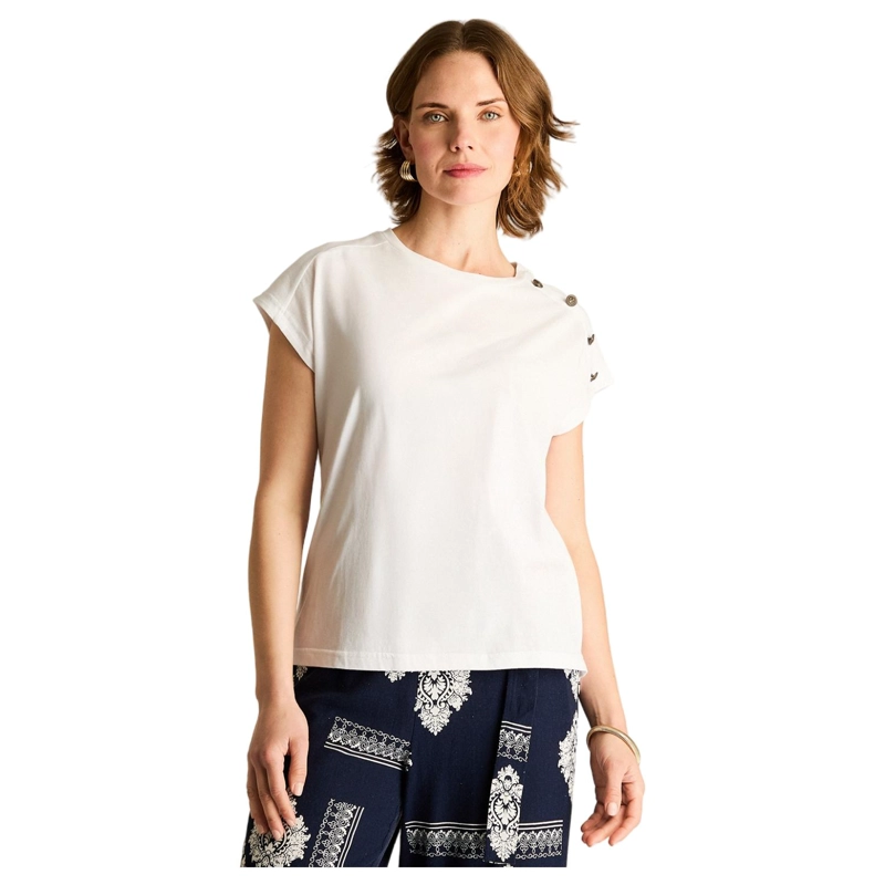 POLERA BLANCA CON BOTONES DECORATIVOS EN HOMBRO - 1