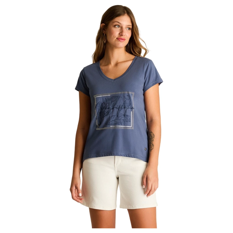 POLERA INDIGO CON ESTAMPADO FRONTAL Y ESCOTE EN V - 1