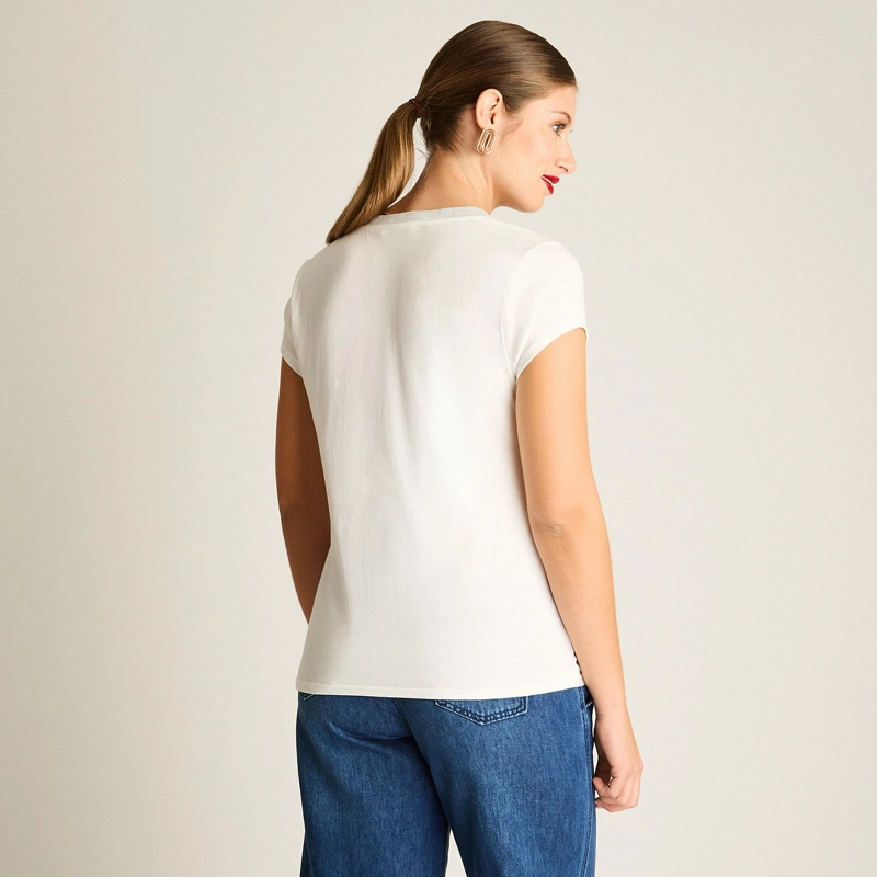 POLERA BLANCA MIX FABRIC CON PRINT FRONTAL Y CUELLO CON LUREX - 2