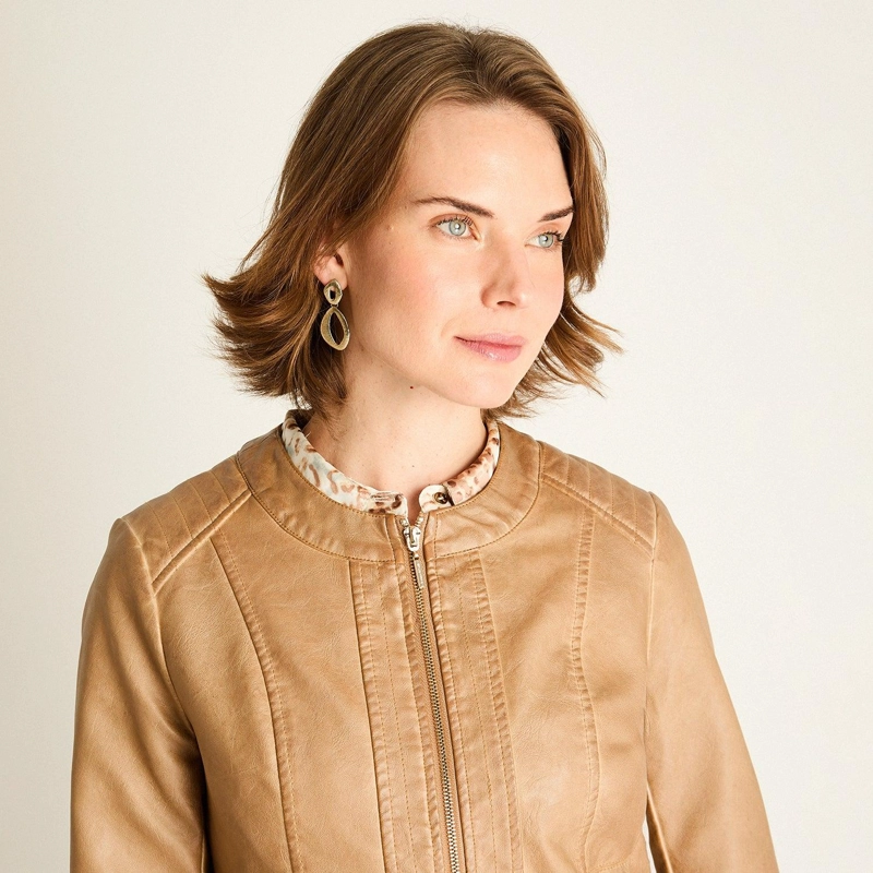 CHAQUETA ECOCUERO CAMEL CON CIERRE - 3